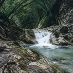 Cascade du Furon à Sassenage : eau fraîche dans les gorges