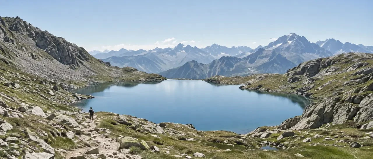 Lac Grenoble d’altitude au terme d’une randonnée alpine