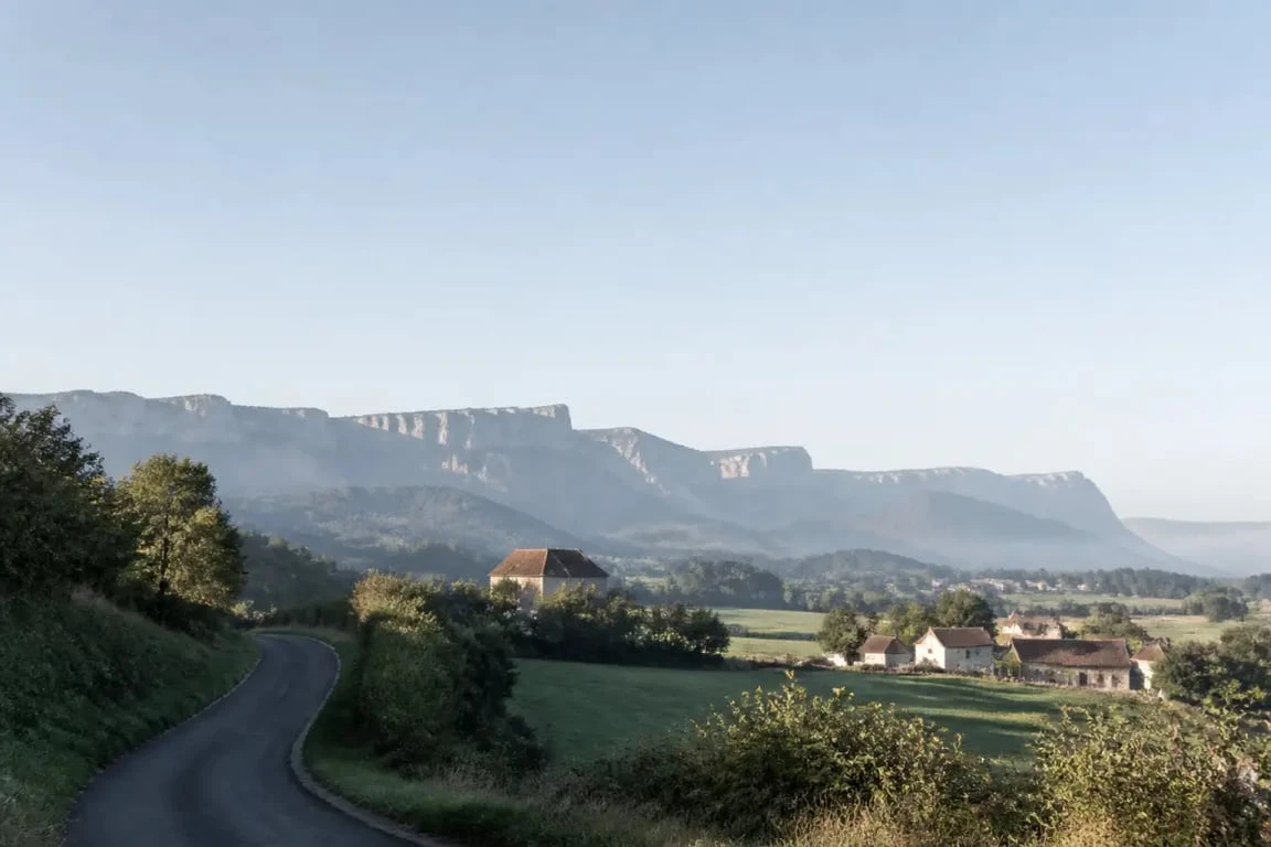 Le Trièves, paysages ruraux et falaises du Vercors en Sud Isère