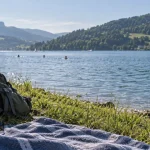 Lac Grenoble : serviette, randonnée et baignade sur le lac de Paladru
